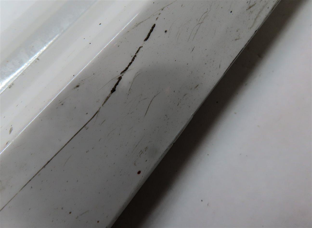 Thumbnail 7: 16-18 AUDI Q3 8U FRONT RIGHT PASSENGER LOWER DOOR TRIM MOULDING (White)