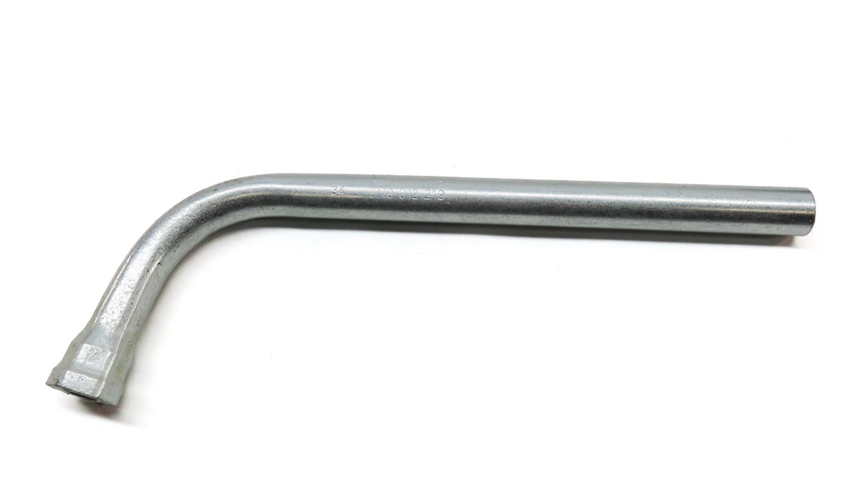 Thumbnail 4: 2015-2018 AUDI Q3 (8U) EMERGENCY SPARE TIRE SCISSOR JACK CAR LIFT & LUG WRENCH