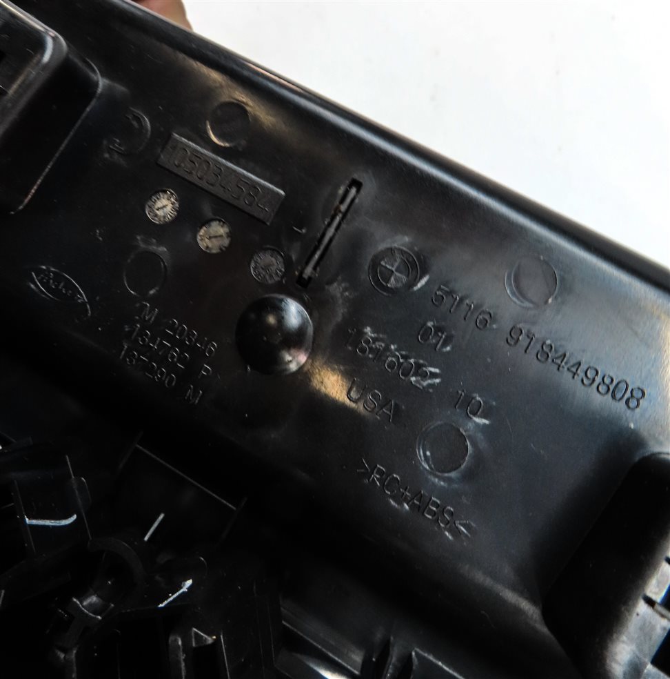 Thumbnail 7: 2011 BMW X3 (F25) FRONT CENTER CONSOLE CUPHOLDER LIGHTER OUTLET CUBBY TRAY