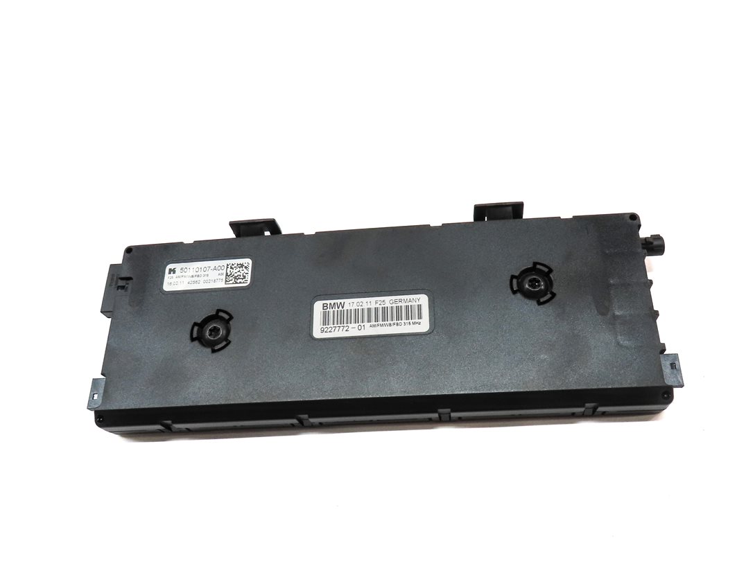 Thumbnail 2: 2011 BMW X3 (F25) RADIO STEREO DIVERSITY ANTENNA AMP AMPLIFIER CONTROL MODULE