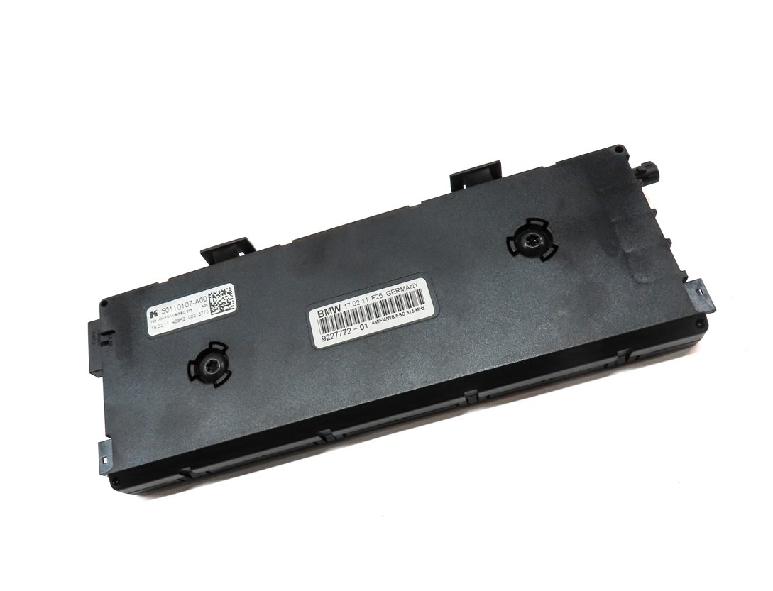 Thumbnail 3: 2011 BMW X3 (F25) RADIO STEREO DIVERSITY ANTENNA AMP AMPLIFIER CONTROL MODULE