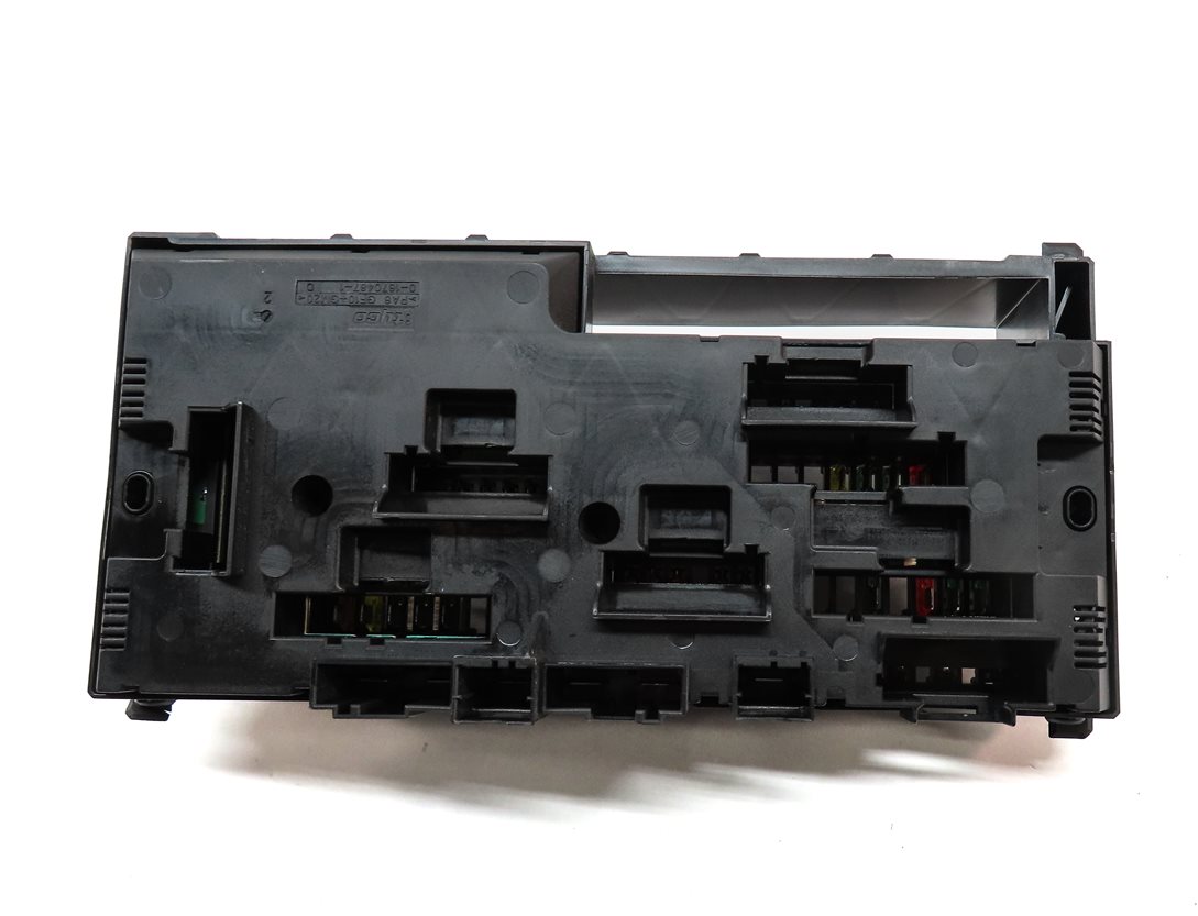Thumbnail 5: 2011 BMW X3 (F25) 3.0L (N52) FRONT POWER DISTRIBUTION FUSE BOX PANEL
