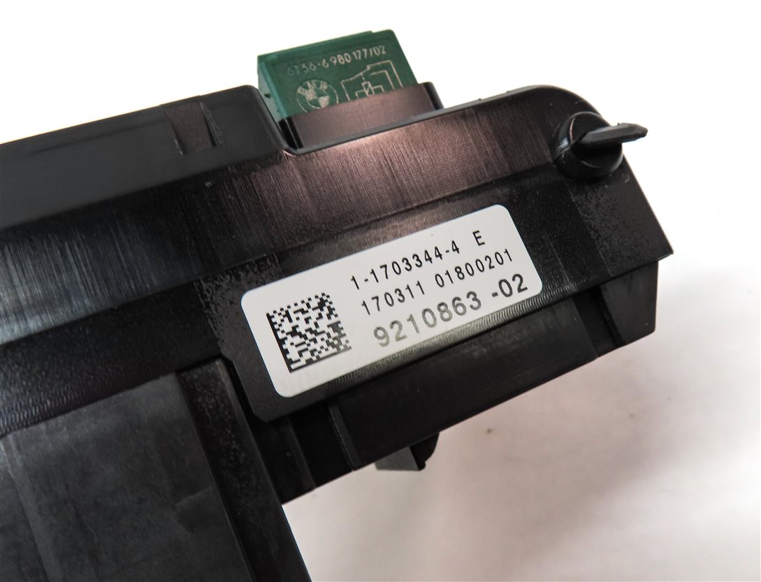 Thumbnail 6: 2011 BMW X3 (F25) 3.0L (N52) FRONT POWER DISTRIBUTION FUSE BOX PANEL