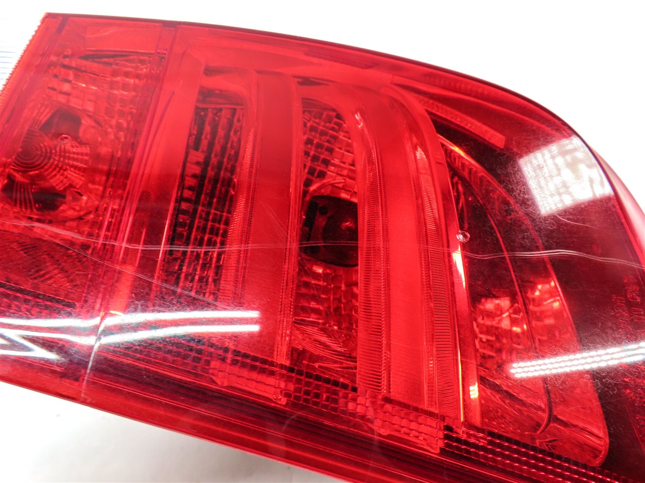 Thumbnail 9: 11-17 BMW X3 (F25) RIGHT PASSENGER OUTER INCANDESCENT TAILLIGHT LAMP (OPT 522)