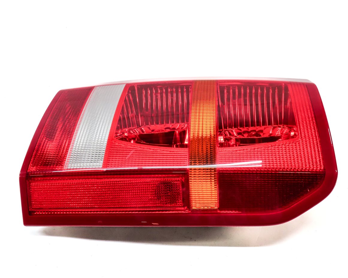 Thumbnail 5: 2005-2009 LAND ROVER LR3 - RIGHT PASSENGER REAR TAILLIGHT BRAKE LIGHT STOP LAMP