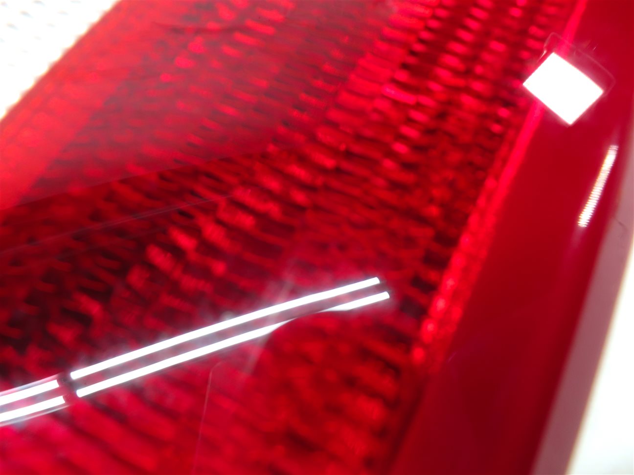 Thumbnail 7: 2005-2009 LAND ROVER LR3 - RIGHT PASSENGER REAR TAILLIGHT BRAKE LIGHT STOP LAMP