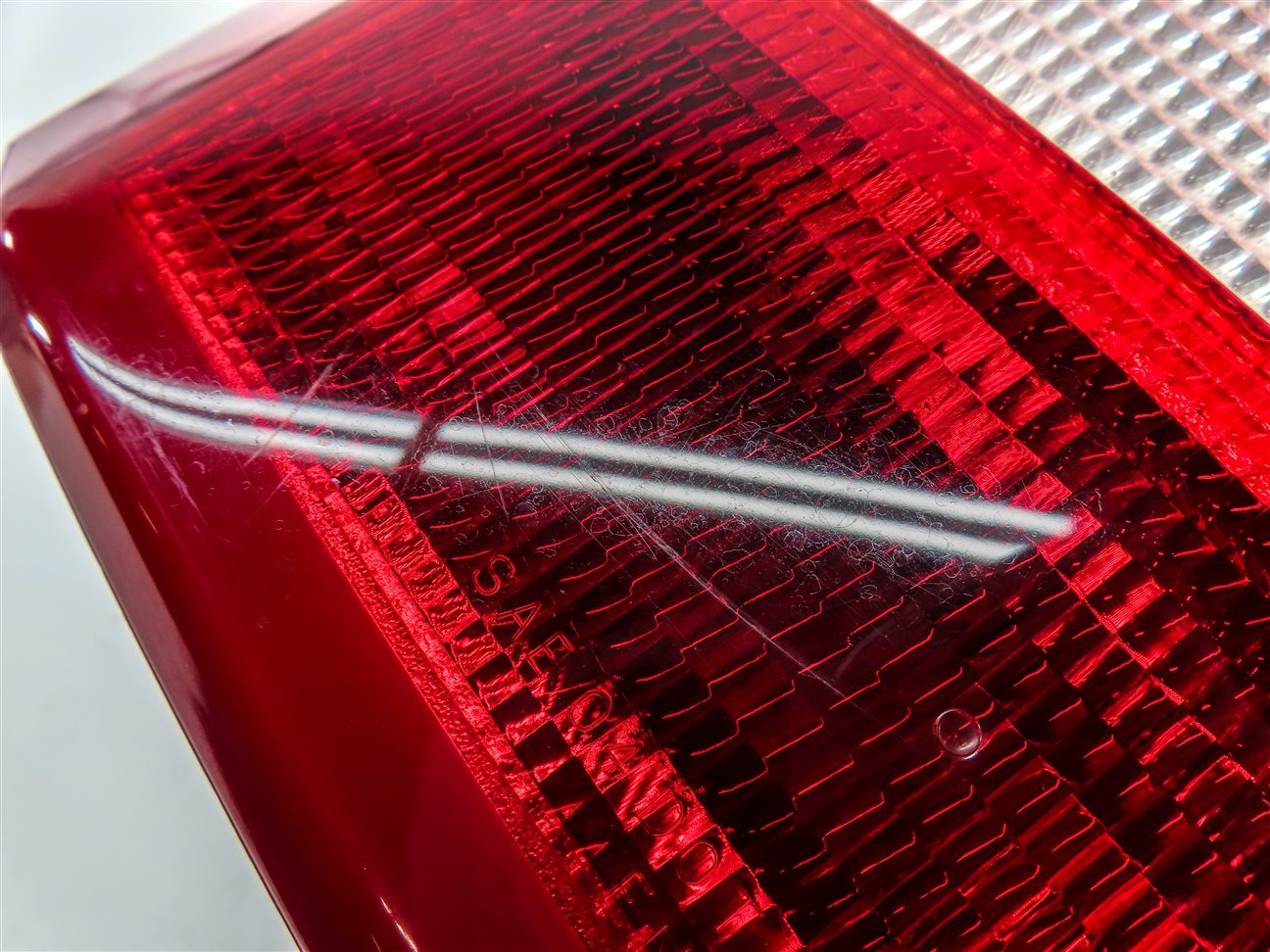 Thumbnail 9: 2005-2009 LAND ROVER LR3 - RIGHT PASSENGER REAR TAILLIGHT BRAKE LIGHT STOP LAMP