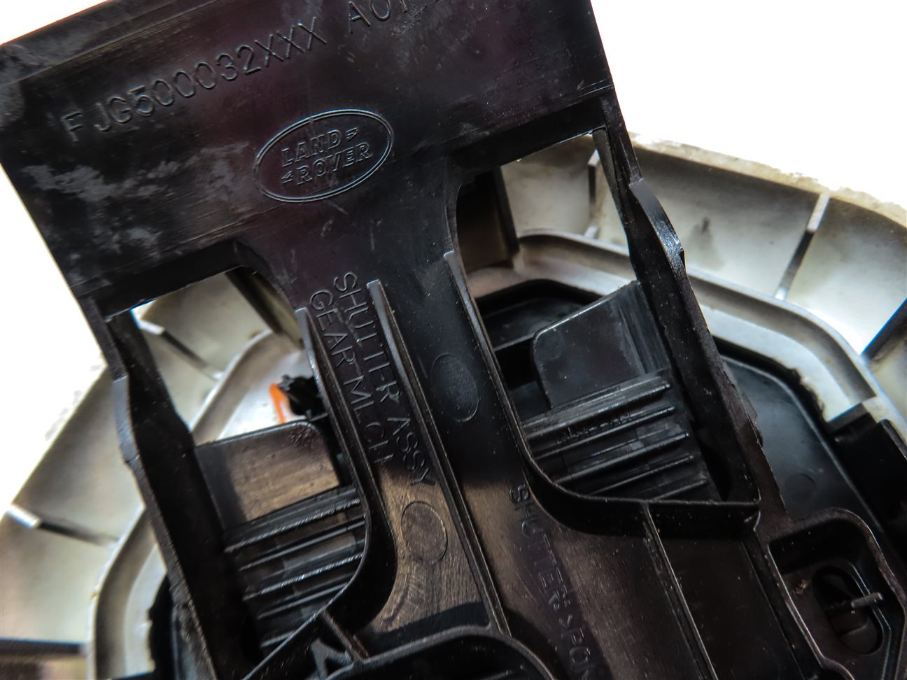 Thumbnail 8: 2008 LAND ROVER LR3 (L319) SHIFTER SHIFT TRIM & SUSPENSION TERRAIN CONTROL PANEL