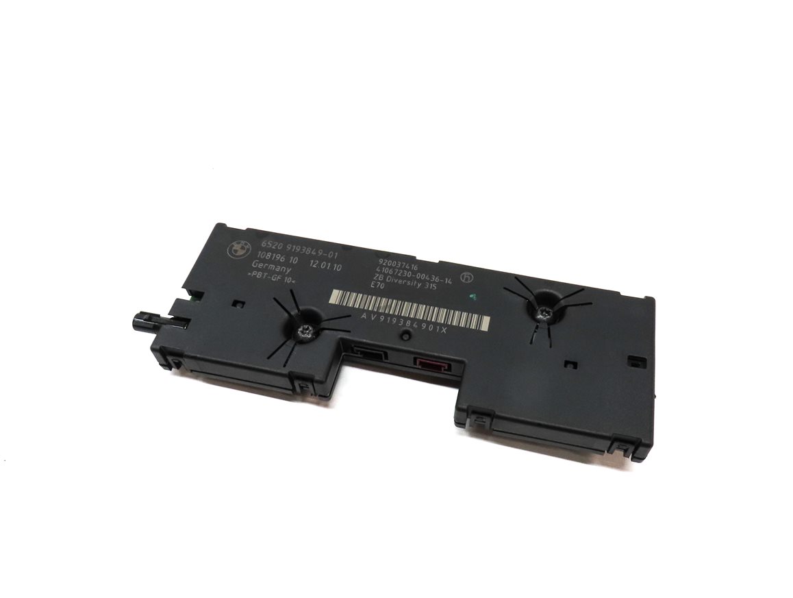 Thumbnail 1: 2010 BMW X5 (E70) ANTENNA DIVERSIRTY AMPLIFIER MODULE