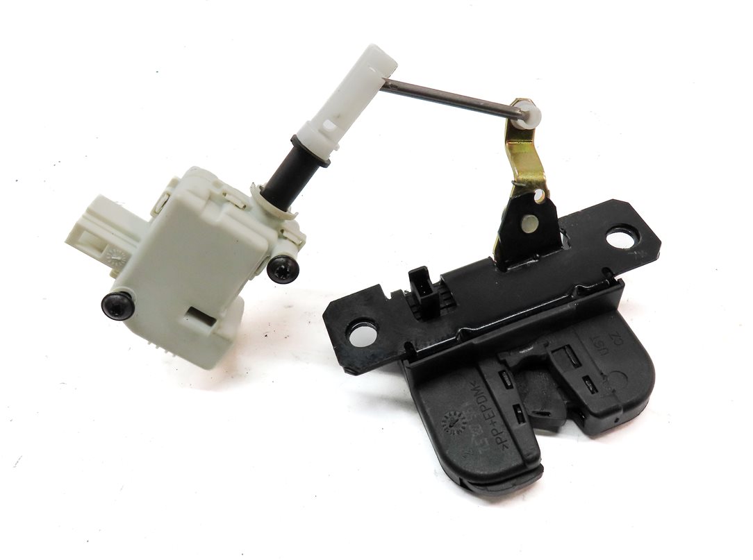 Thumbnail 5: 2006 PORSCHE CAYENNE S (955) REAR LOWER TRUNK LOCK LATCH & SERVO MOTOR