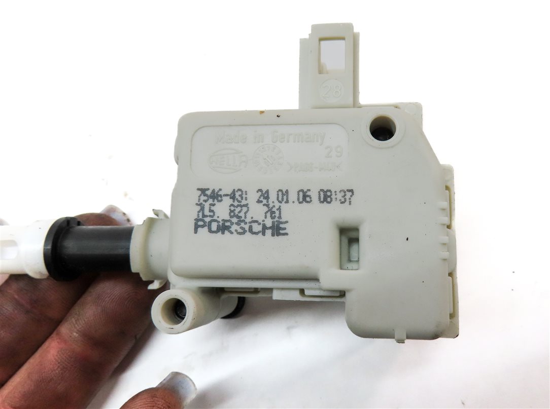 Thumbnail 6: 2006 PORSCHE CAYENNE S (955) REAR LOWER TRUNK LOCK LATCH & SERVO MOTOR