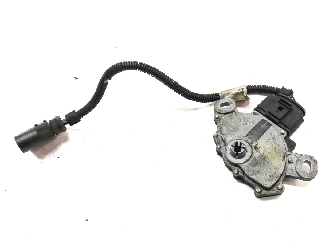 Thumbnail 4: 2006 PORSCHE CAYENNE S (955) 4.5L AUTO TRANSMISSION GEAR RANGE SELECTOR MODULE