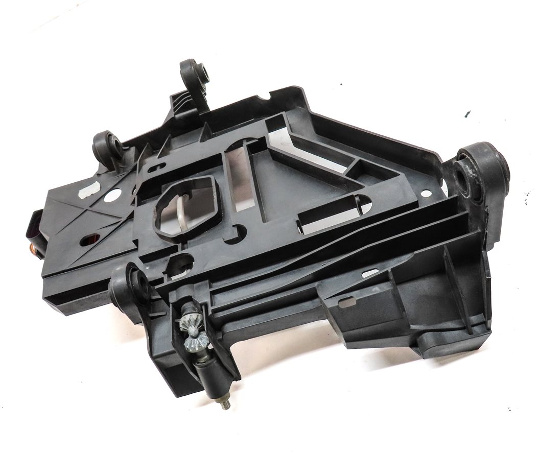 Thumbnail 3: 2006 PORSCHE CAYENNE S (955) FRONT RIGHT PASSENGER HEADLIGHT MOUNT BRACKET