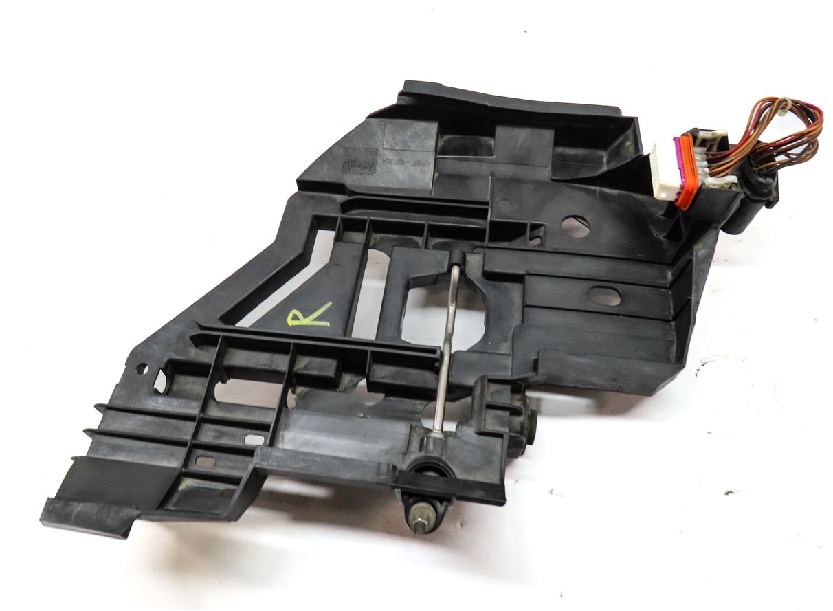Thumbnail 6: 2006 PORSCHE CAYENNE S (955) FRONT RIGHT PASSENGER HEADLIGHT MOUNT BRACKET