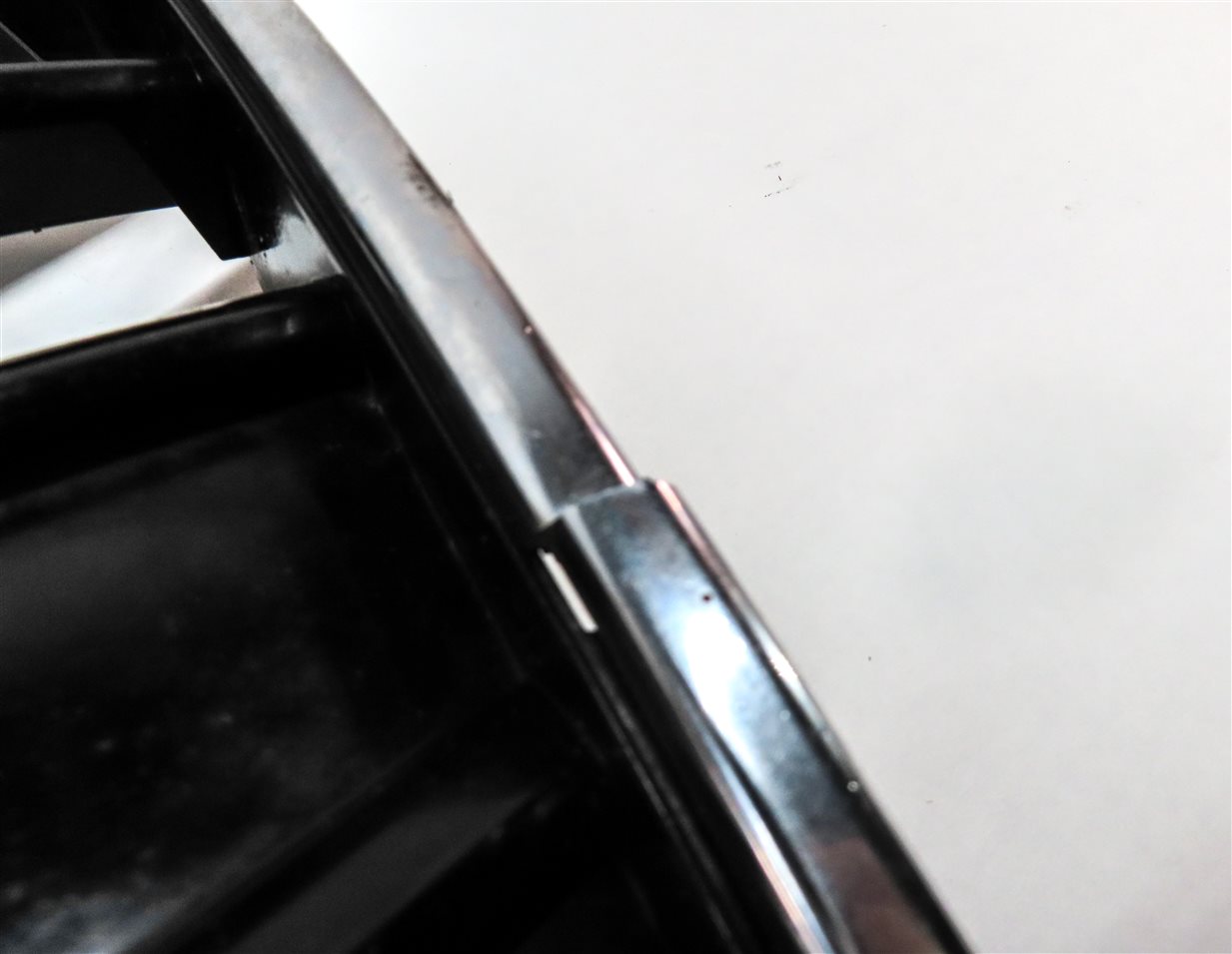 Thumbnail 8: 2012-2015 AUDI A6 (C7) FRONT CENTER HOOD GRILLE TRIM AIR VENT
