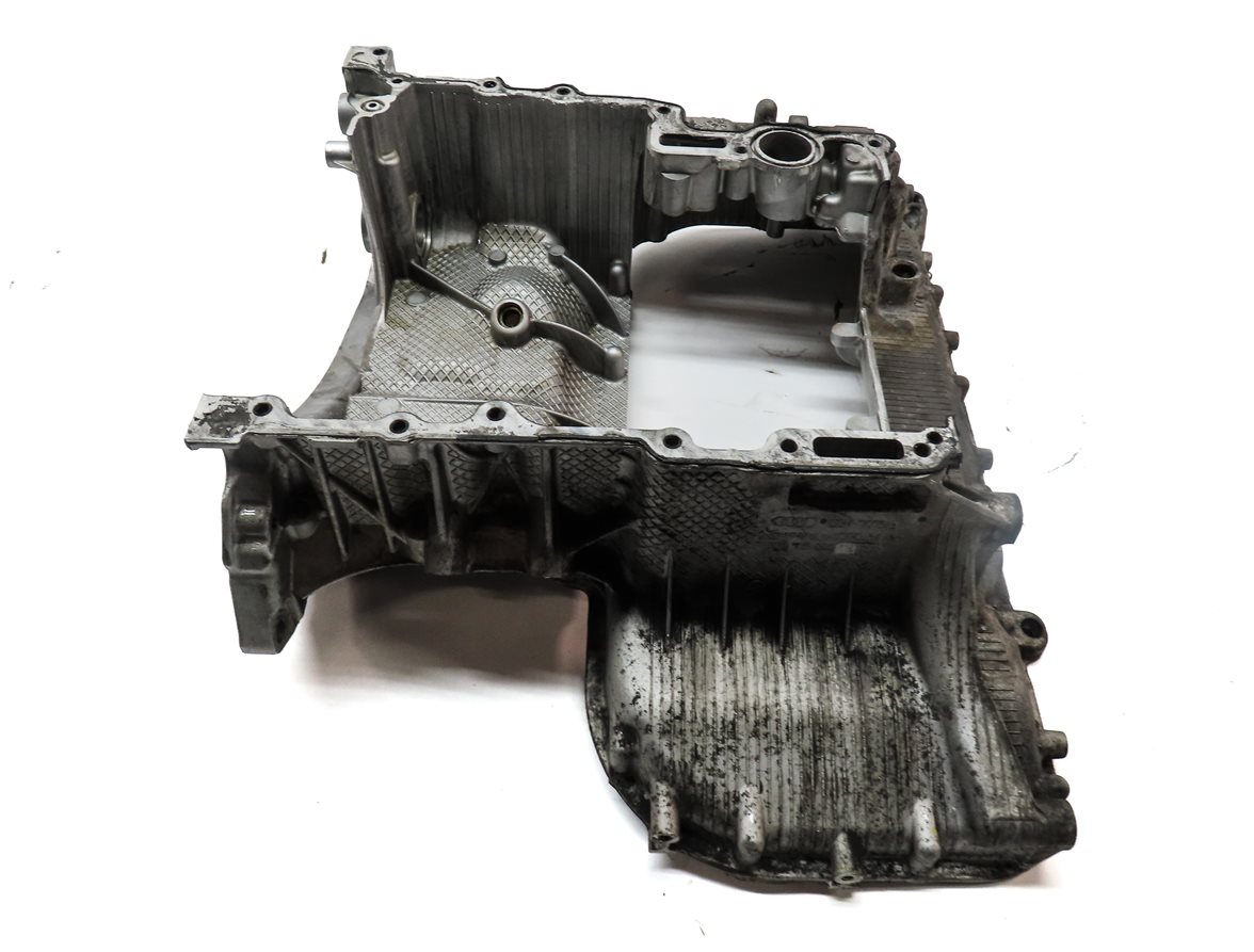 Thumbnail 5: 2014 AUDI A6 (C7 4G) 3.0L DIESEL (CPNB) UPPER ENGINE OIL PAN