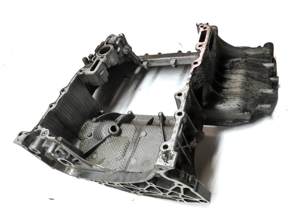 Thumbnail 6: 2014 AUDI A6 (C7 4G) 3.0L DIESEL (CPNB) UPPER ENGINE OIL PAN