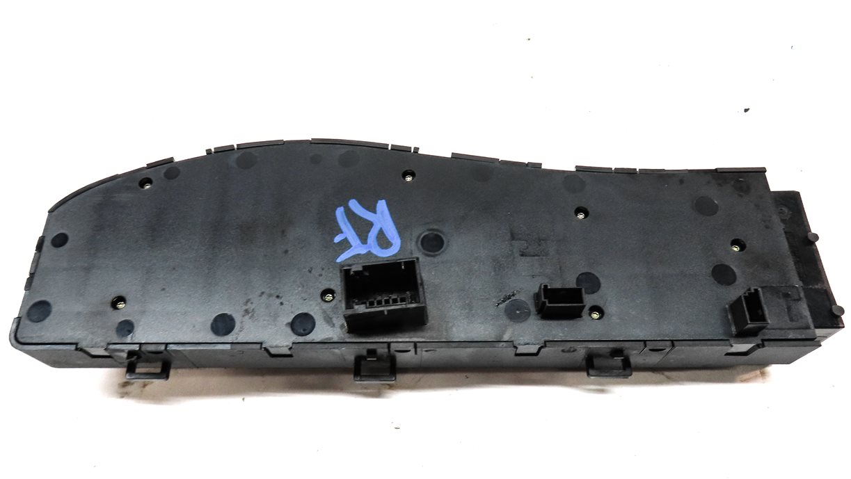 Thumbnail 5: 2005 BMW Z4 CONVERTIBLE (E85) FRONT LEFT PASSENGER SEAT POSITION ADJUST SWITCH