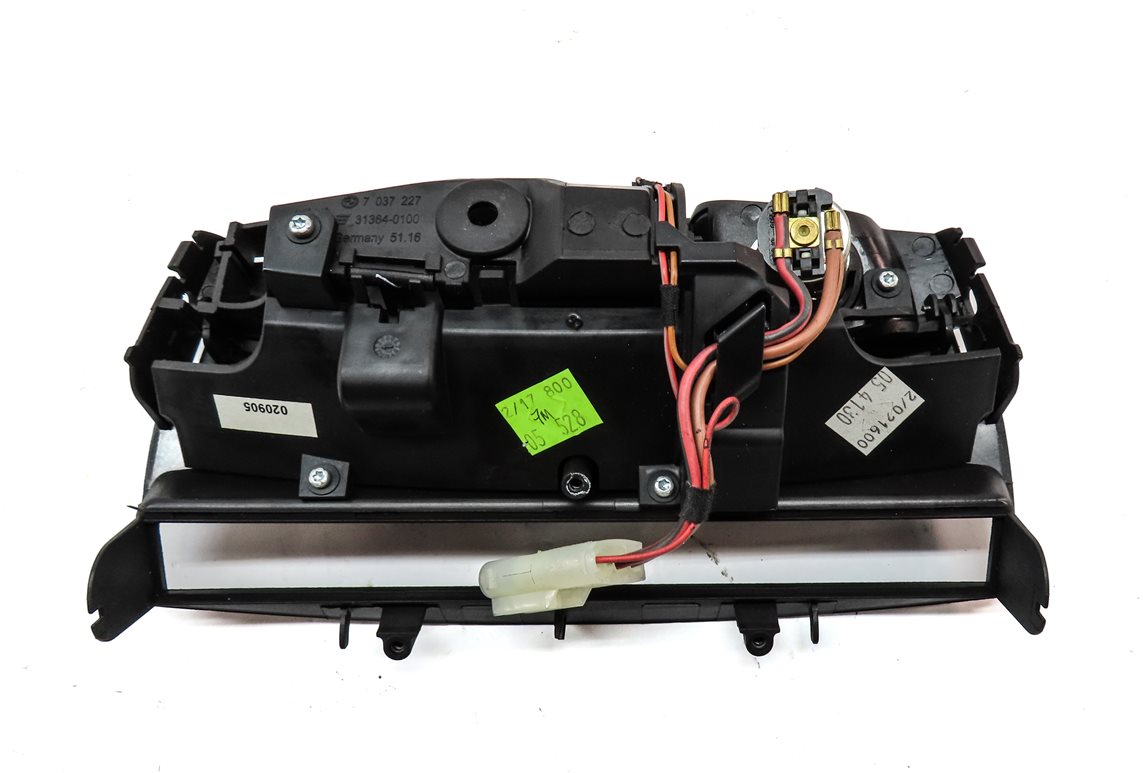 Thumbnail 6: 05 BMW Z4 CONVERTIBLE (E85) CENTER CONSOLE ASHTRAY 12V SOCKET w/o INSERT (Wood)