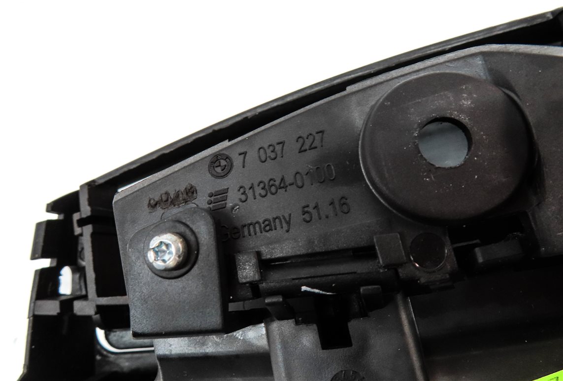 Thumbnail 7: 05 BMW Z4 CONVERTIBLE (E85) CENTER CONSOLE ASHTRAY 12V SOCKET w/o INSERT (Wood)