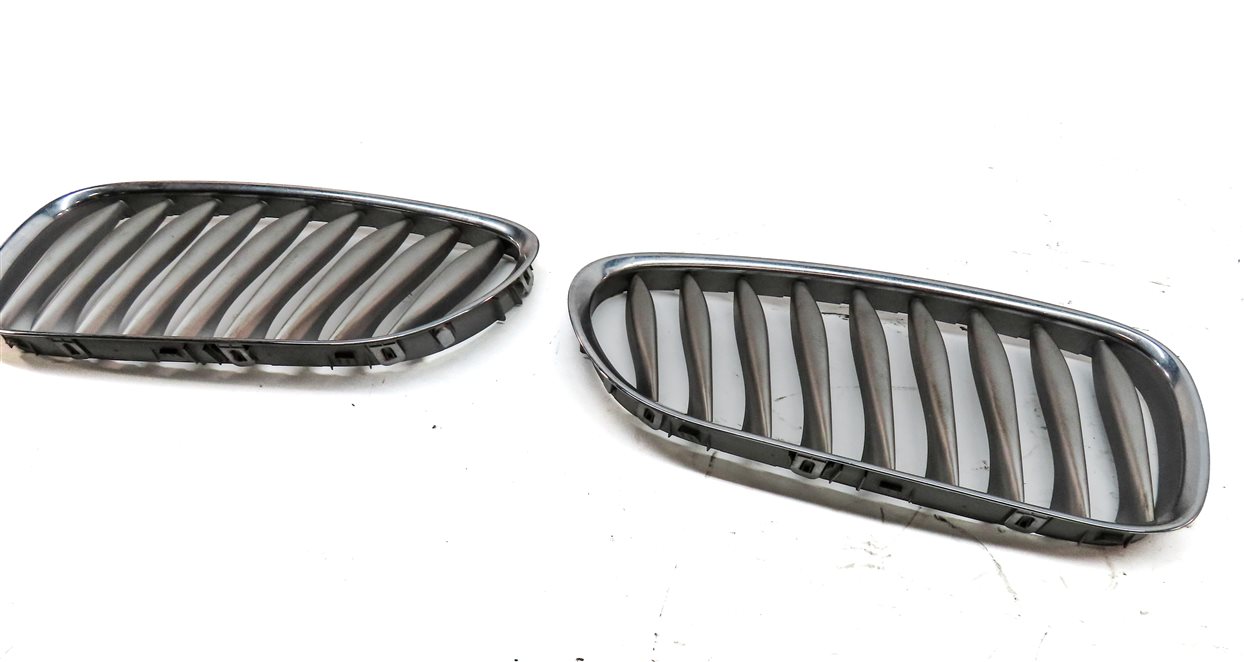 Thumbnail 1: 2003-2008 BMW Z4 (E85) FRONT LEFT & RIGHT CHROME HOOD VENT GRILLE SET (2)