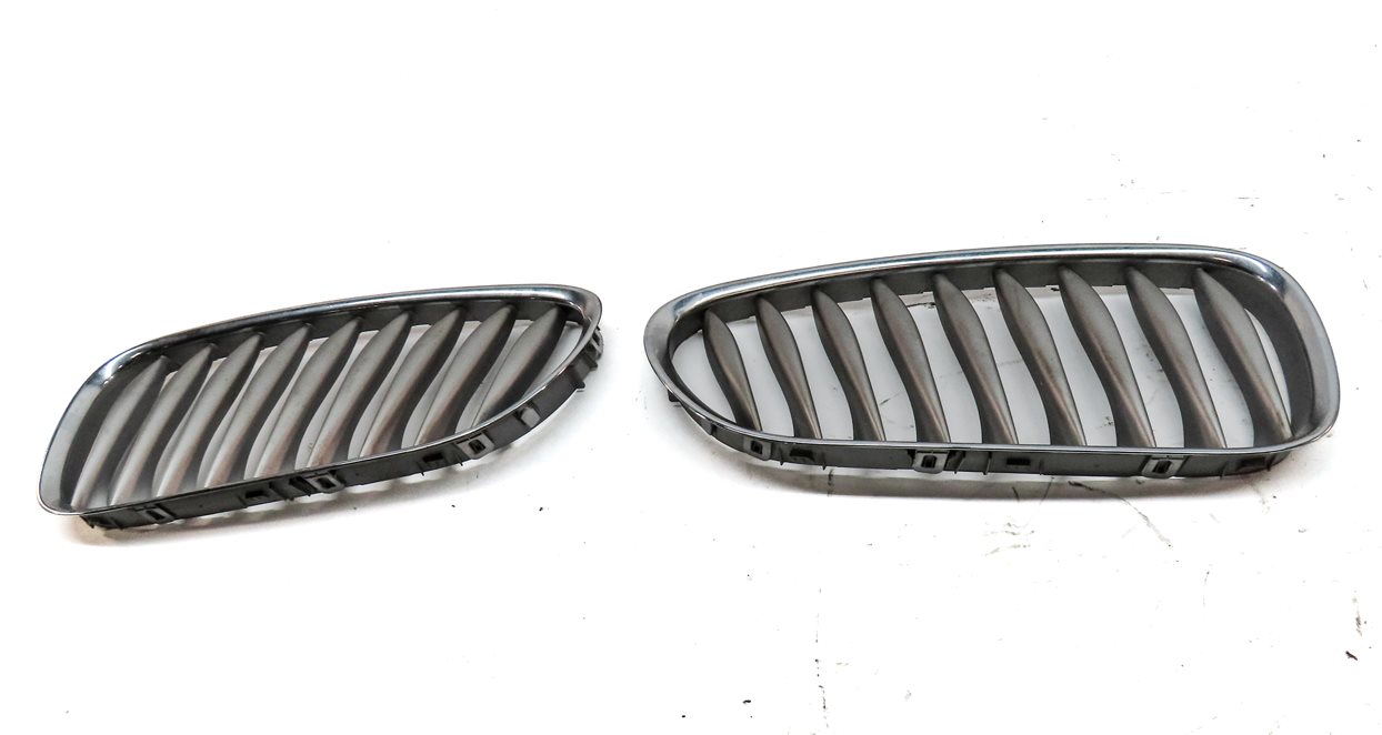 Thumbnail 3: 2003-2008 BMW Z4 (E85) FRONT LEFT & RIGHT CHROME HOOD VENT GRILLE SET (2)