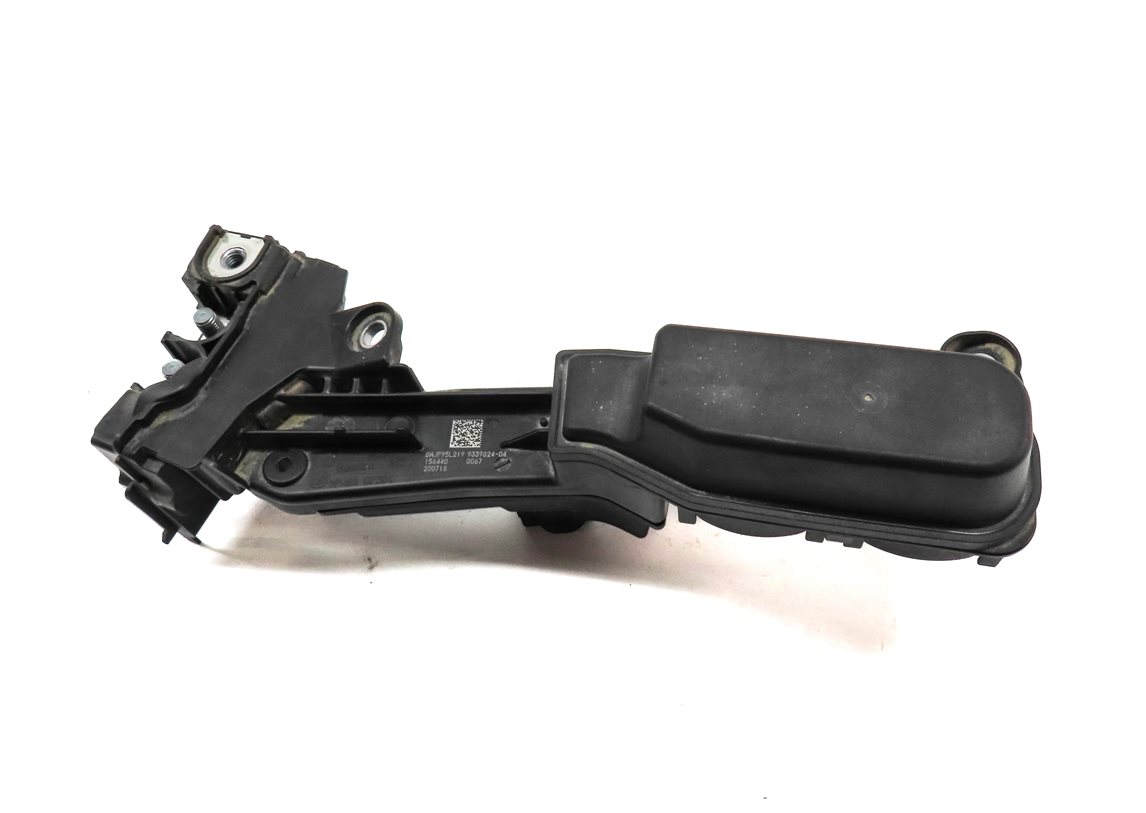 Thumbnail 4: 2019 BMW X3 (G01) FRONT JUNCTION BLOCK BATTERY VOLTAGE CONTROL MODULE