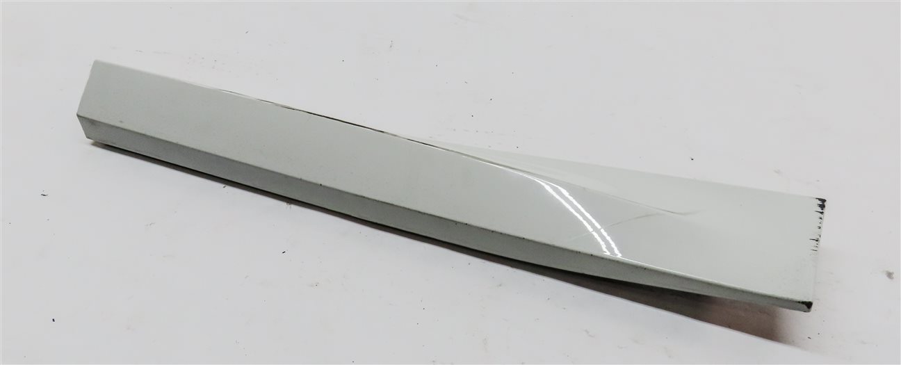 Thumbnail 1: 2018-2023 BMW X3 X4 (G01 G02) REAR LEFT LOWER DOOR TRIM MOULDING PANEL (WHITE)