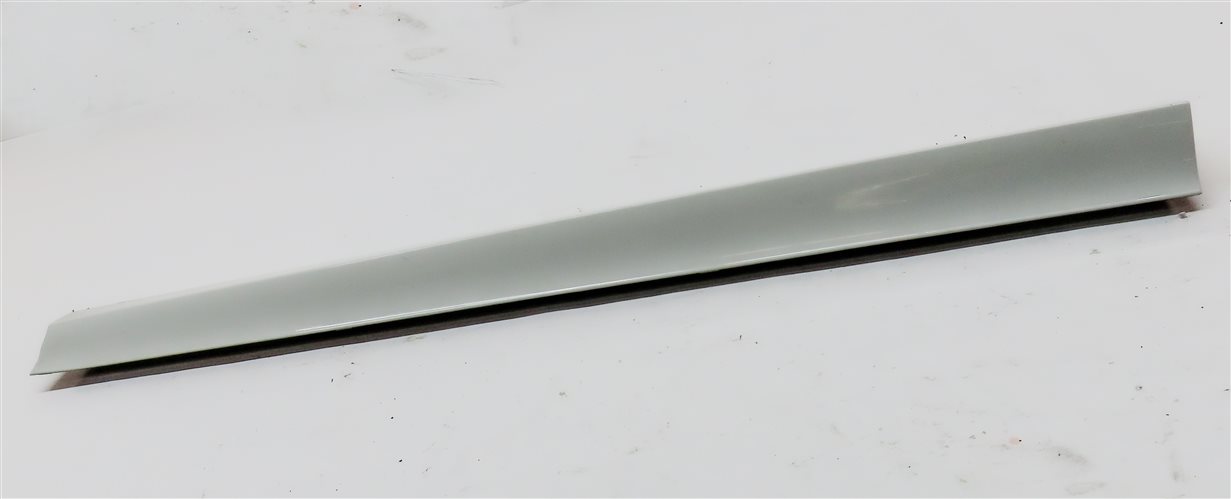 Thumbnail 3: 18-23 BMW X3 X4 (G01 G02) FRONT RIGHT PASSENGER LOWER DOOR TRIM MOULDING (WHITE)