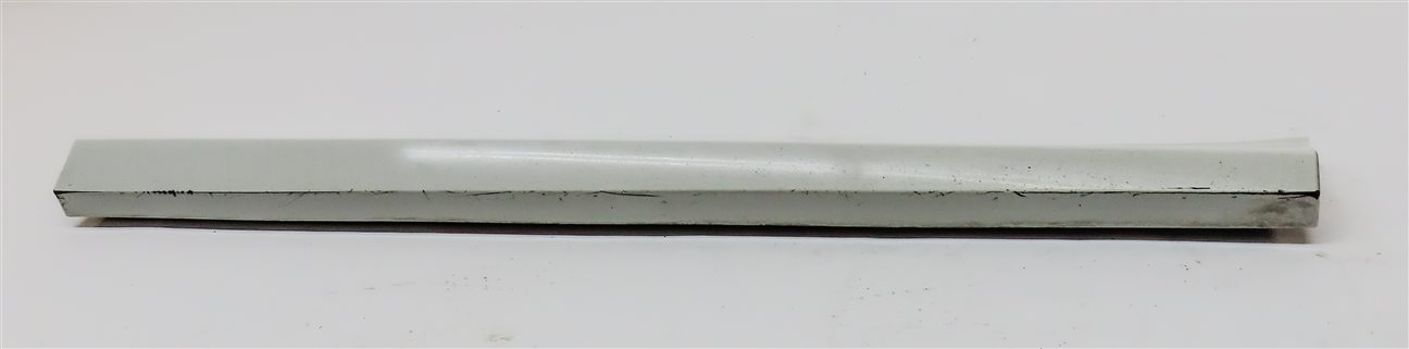 Thumbnail 4: 18-23 BMW X3 X4 (G01 G02) FRONT RIGHT PASSENGER LOWER DOOR TRIM MOULDING (WHITE)