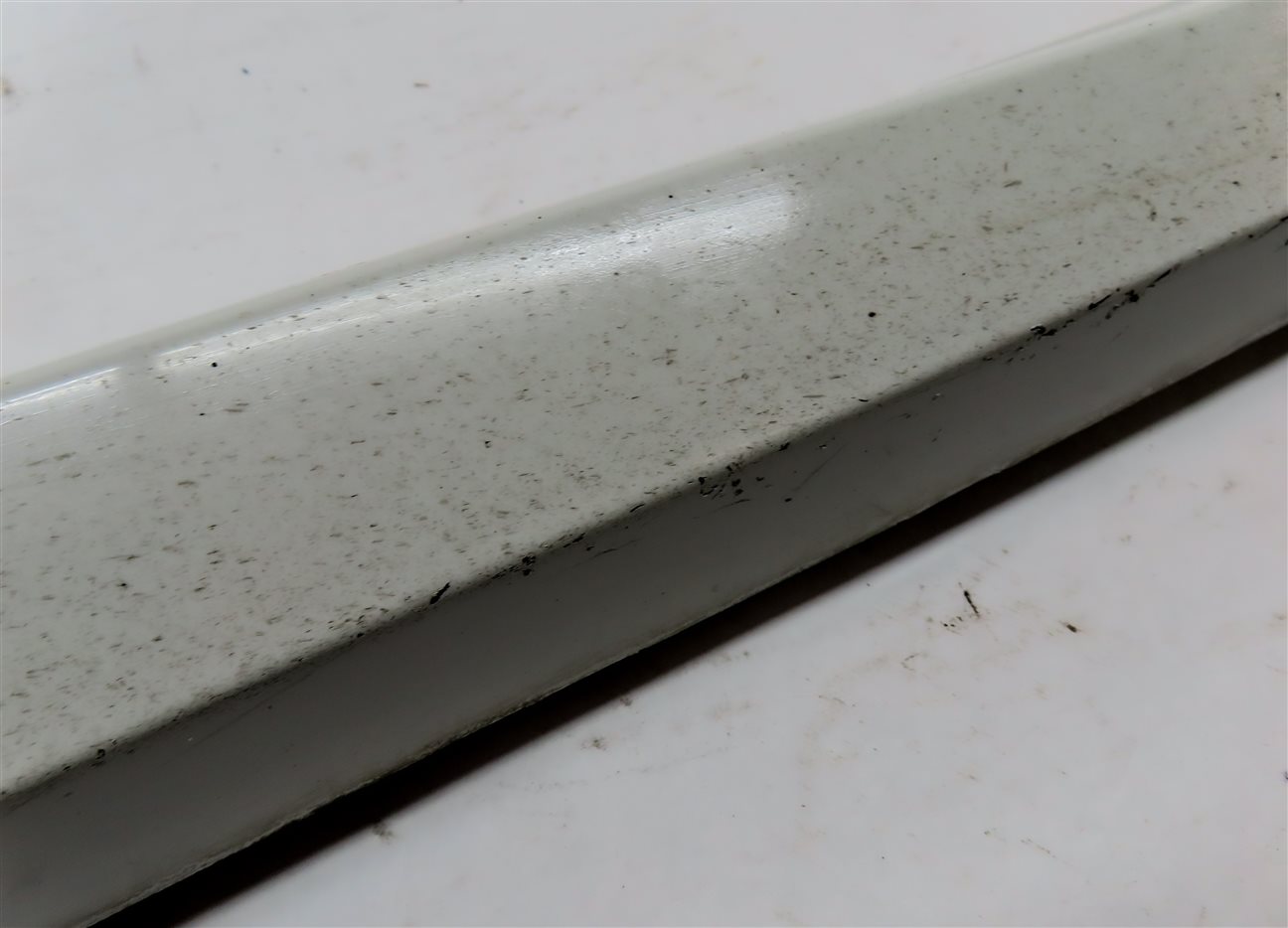 Thumbnail 6: 18-23 BMW X3 X4 (G01 G02) FRONT RIGHT PASSENGER LOWER DOOR TRIM MOULDING (WHITE)
