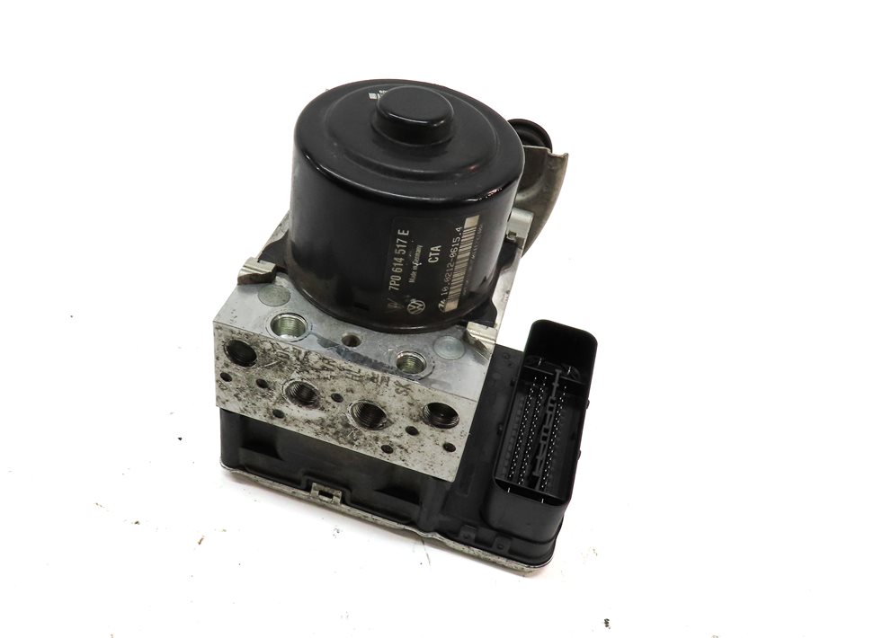 Thumbnail 1: 2011-2012 PORSCHE CAYENNE (958) ABS ANTI LOCK BRAKE PUMP w/ MODULE