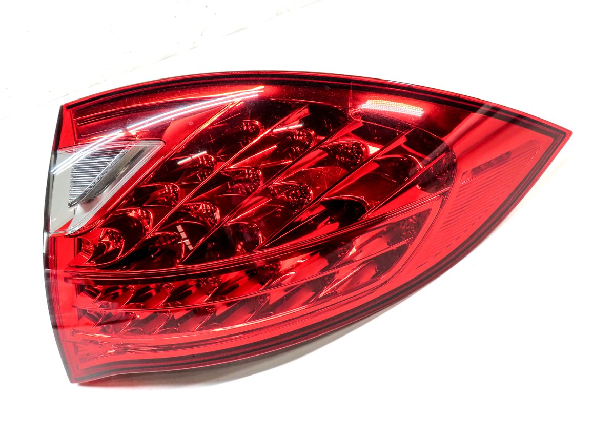 Thumbnail 4: 2011-2014 PORSCHE CAYENNE (958) RIGHT PASSENGER OUTER TAILLIGHT BRAKE LIGHT LAMP