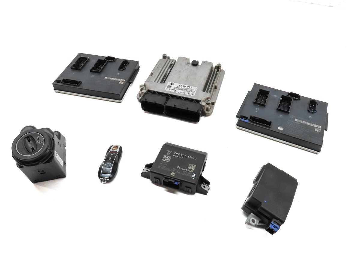 Thumbnail 1: 2011-2018 PORSCHE CAYENNE (958) 3.6L ENGINE ECM BCM IMMOBILIZER MODULE KEY SET