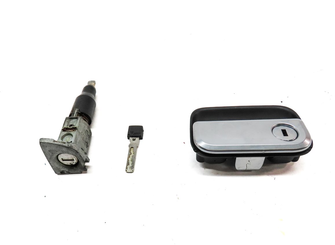 Thumbnail 2: 2011 PORSCHE CAYENNE (958) FRONT LEFT DOOR & GLOVE BOX w/ SKELETON KEY SET