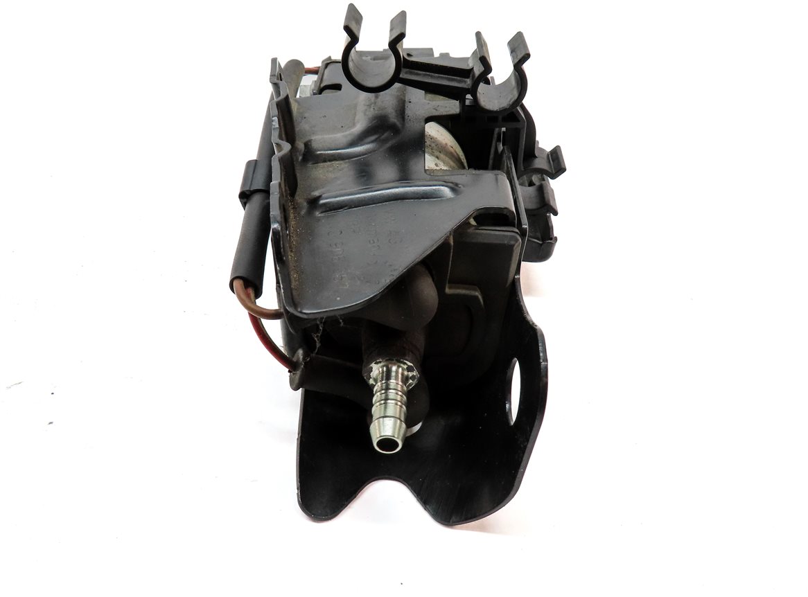 Thumbnail 4: 2011 AUDI A3 (8P) 2.0L DIESEL (CBEA) ENGINE INLINE FUEL PUMP FILTER & HOUSING