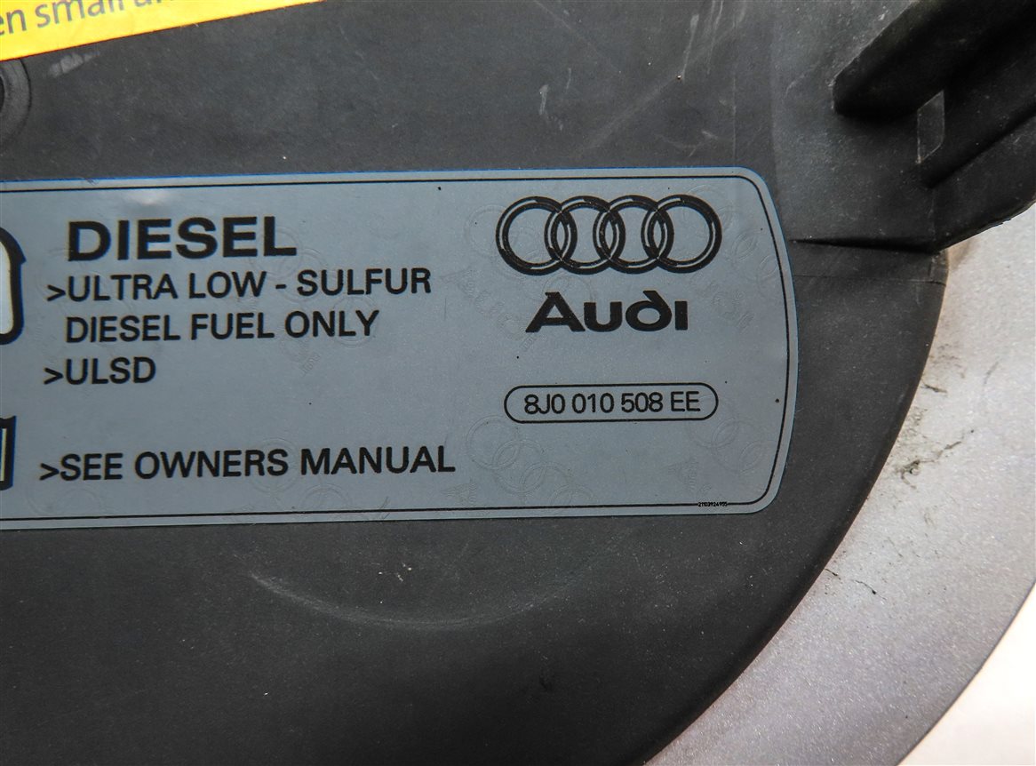 Thumbnail 7: 2006-2013 AUDI A3 (8P) GAS FUEL TANK DOOR w/ FILLER HOUSING ASSEMBLY (Silver)