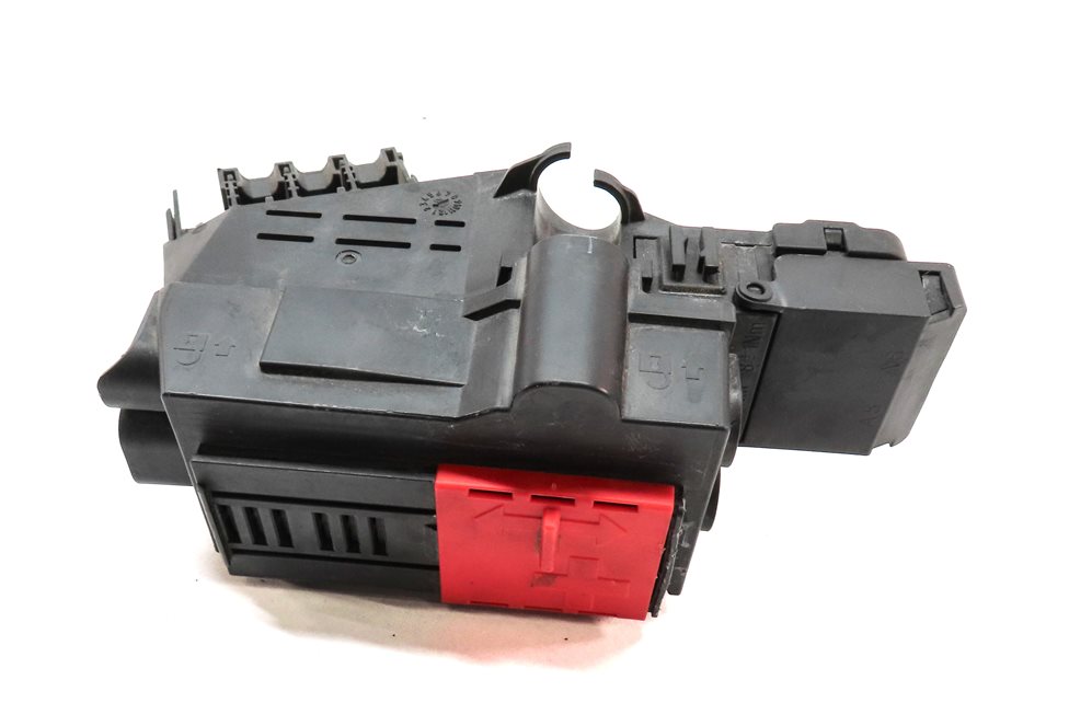Thumbnail 2: 2012 MERCEDES ML350 (W166) POSITIVE POWER BATTERY JUNCTION BOX
