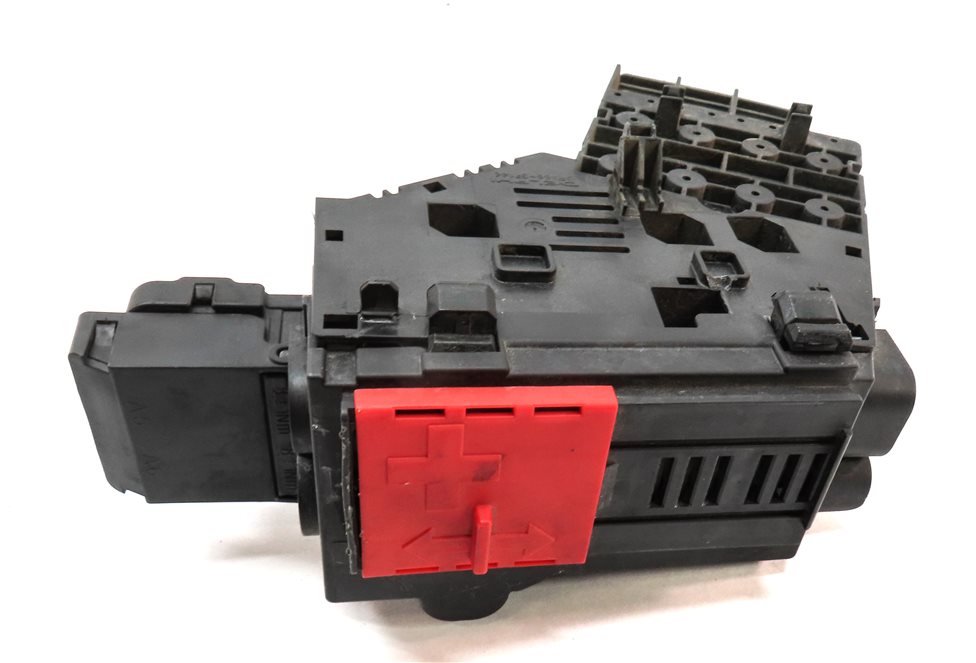 Thumbnail 5: 2012 MERCEDES ML350 (W166) POSITIVE POWER BATTERY JUNCTION BOX