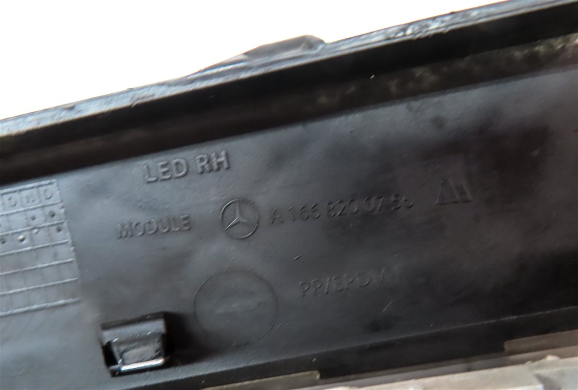 Thumbnail 6: 2012 MERCEDES ML (W166) FRONT RIGHT PASSENGER DRL FOGLIGHT LIGHT LAMP w/ TRIM