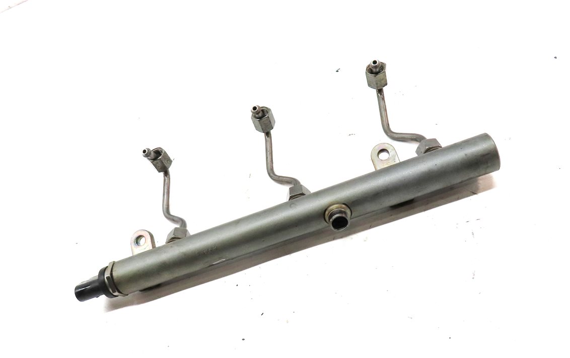 Thumbnail 3: 2012 MERCEDES ML350 (W166) 3.0L DIESEL (642.826) ENGINE RIGHT FUEL RAIL w/ LINES