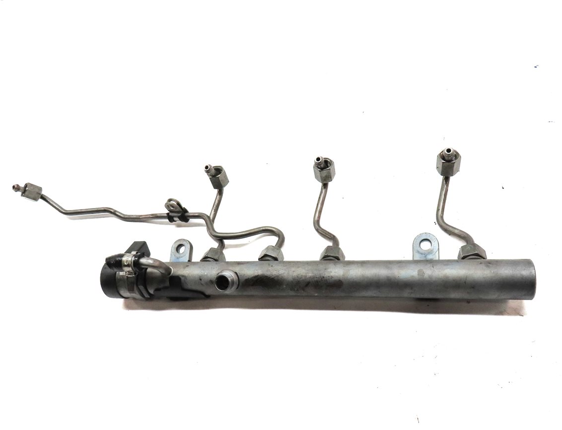 Thumbnail 2: 2012 MERCEDES ML350 (W166) 3.0L DIESEL (642.826) ENGINE LEFT FUEL RAIL w/ LINES