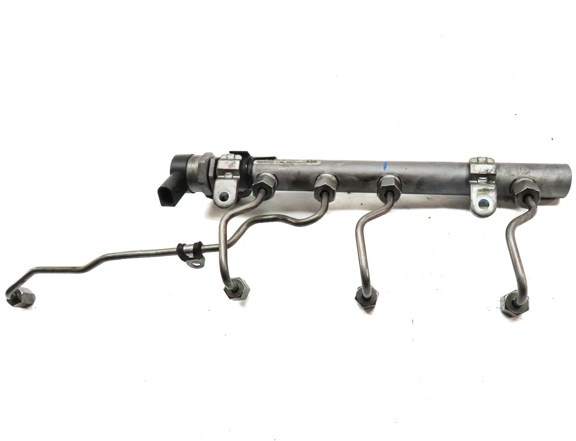 Thumbnail 4: 2012 MERCEDES ML350 (W166) 3.0L DIESEL (642.826) ENGINE LEFT FUEL RAIL w/ LINES