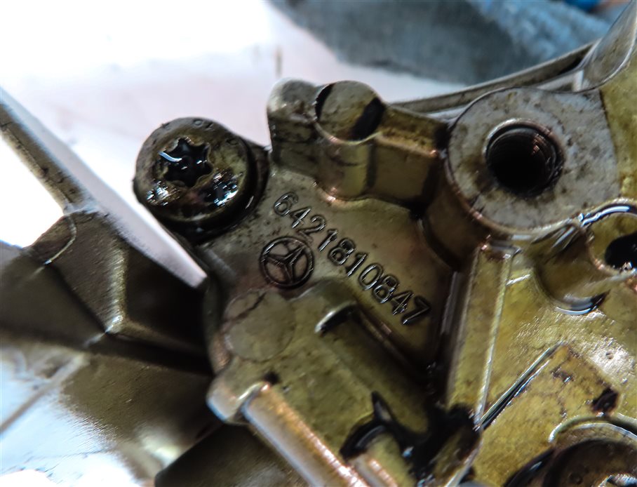 Thumbnail 7: 2012 MERCEDES ML350 (W166) 3.0L DIESEL (642.826) ENGINE OIL PUMP