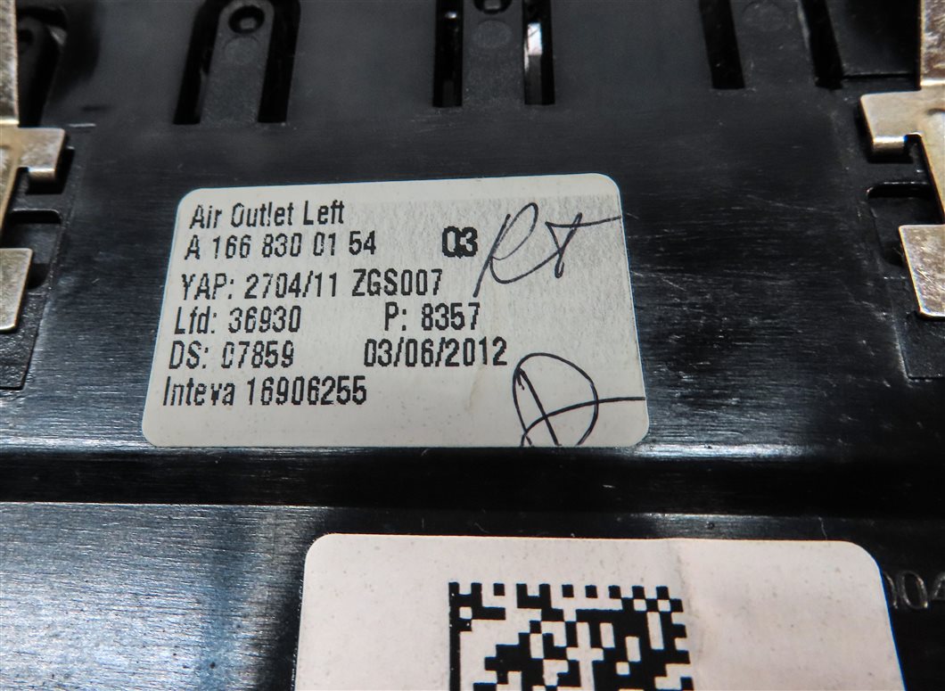 Thumbnail 6: 2012 MERCEDES ML350 (W166) FRONT LEFT DRIVER DASH AC HEATER AIR VENT (BLACK)