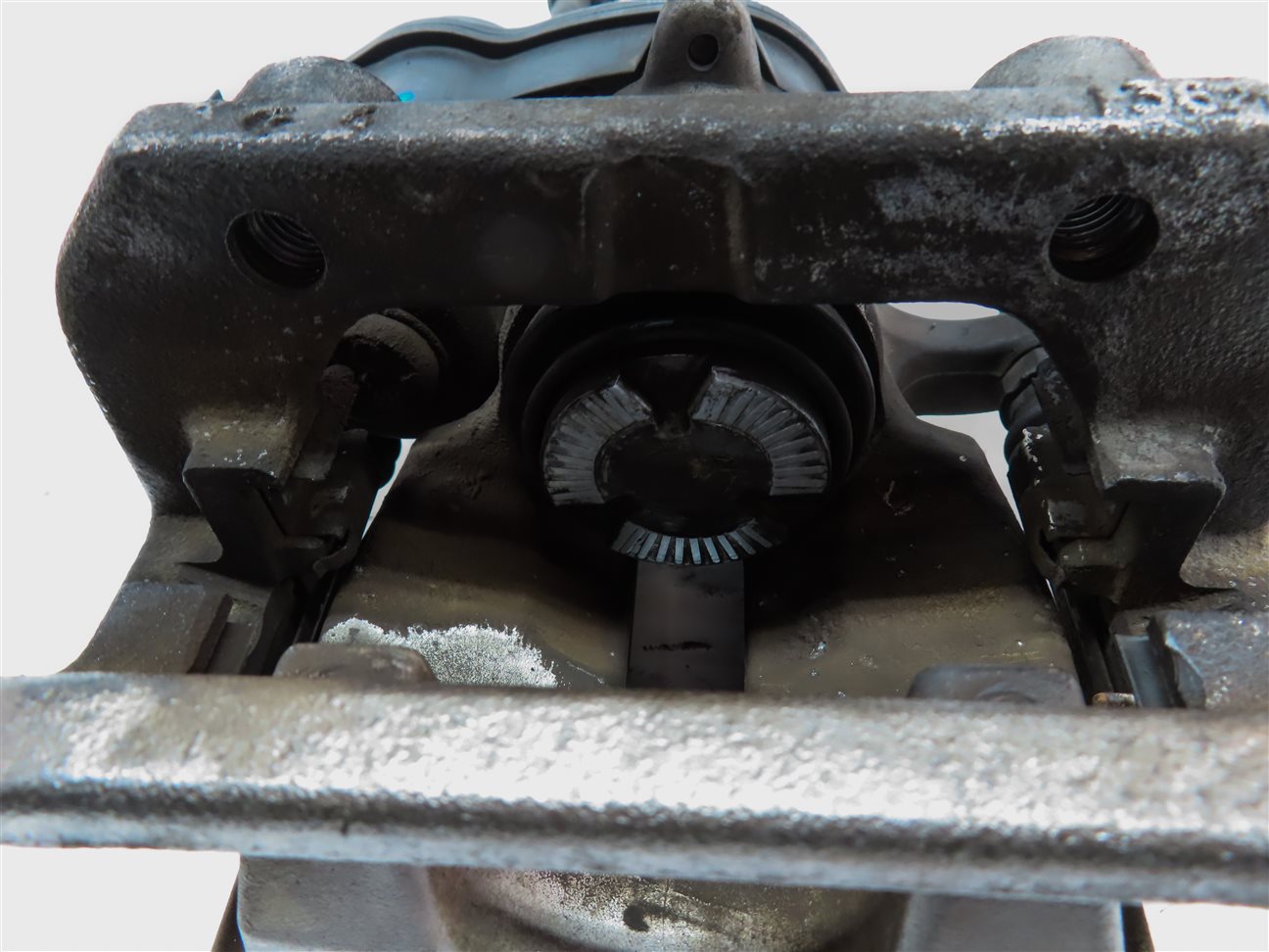 Thumbnail 7: 2012-2018 MERCEDES GLE300D GLE350 ML250 ML350 (W166) LEFT REAR BRAKE CALIPER