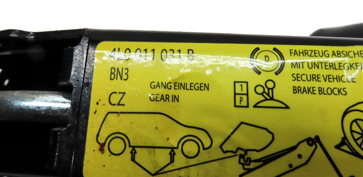 Thumbnail 10: 2012 AUDI Q7 (4L) EMERGENCY ROADSIDE SCISSOR JACK & TOOL KIT SET