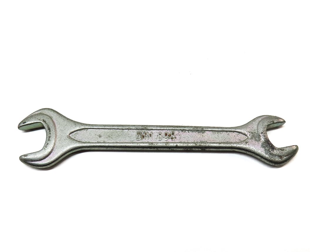 Thumbnail 4: 2012 AUDI Q7 (4L) EMERGENCY ROADSIDE SCISSOR JACK & TOOL KIT SET