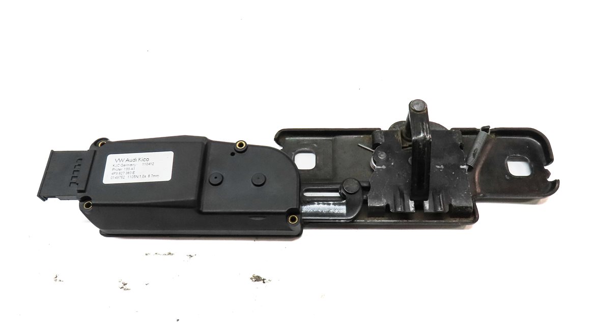 Thumbnail 2: 2012 AUDI Q7 (4L) REAR HATCH STRIKER PLATE & LOCK LATCH ACTUATOR