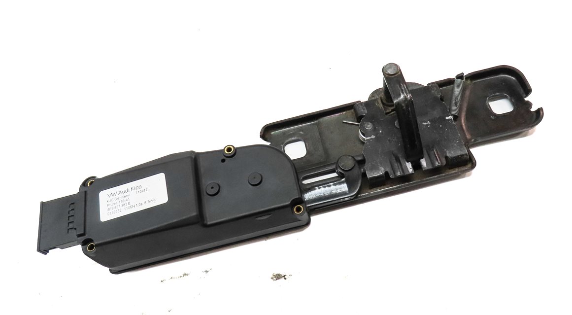 Thumbnail 3: 2012 AUDI Q7 (4L) REAR HATCH STRIKER PLATE & LOCK LATCH ACTUATOR